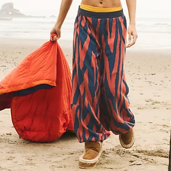 FREE PEOPLE FP Movement Baller Printed Pants NEW Size M Blue Orange NEW - Picture 1 of 11